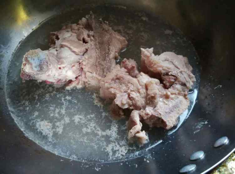 排骨红枣花生胡萝卜汤步骤2