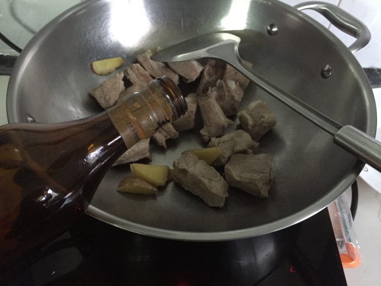 茶树菇土豆排骨煲步骤2