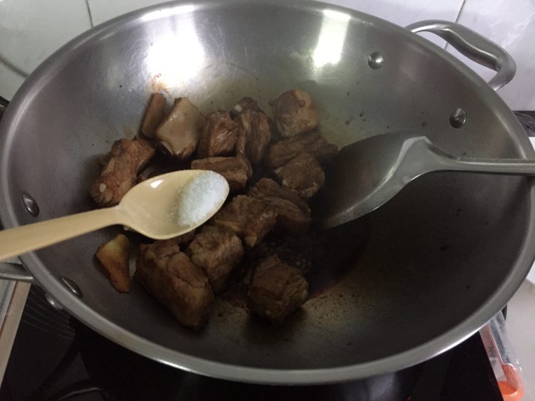 茶树菇土豆排骨煲步骤4