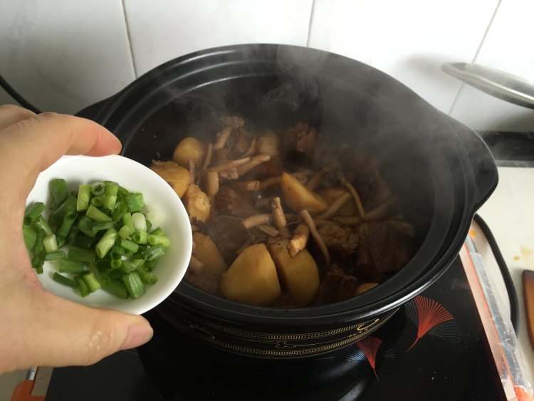 茶树菇土豆排骨煲步骤9