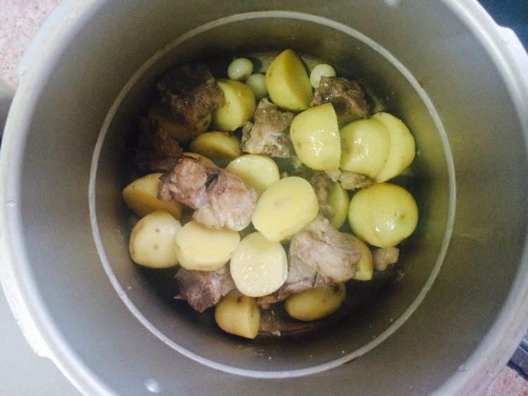 白味土豆炖排骨步骤8