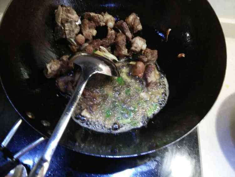 家常干煸排骨步骤3