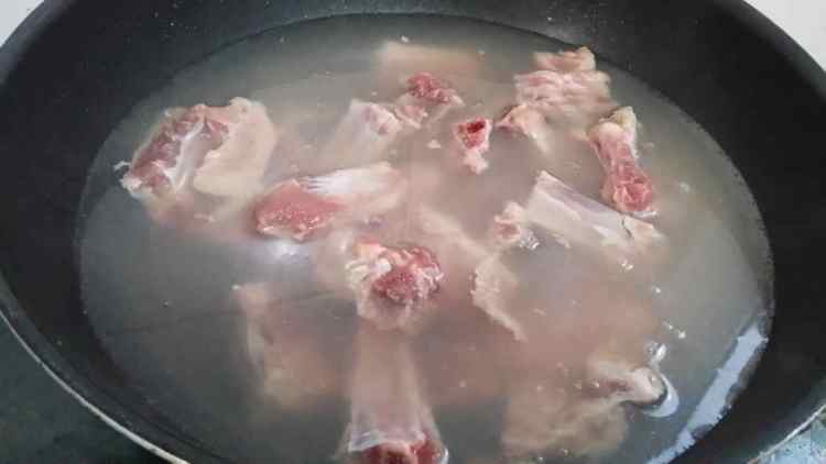 酱烧排骨豆腐步骤1