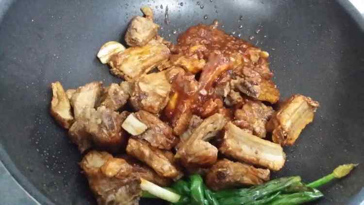 酱烧排骨豆腐步骤4