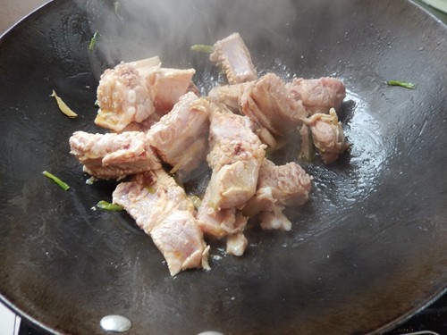 菠萝焖排骨步骤6