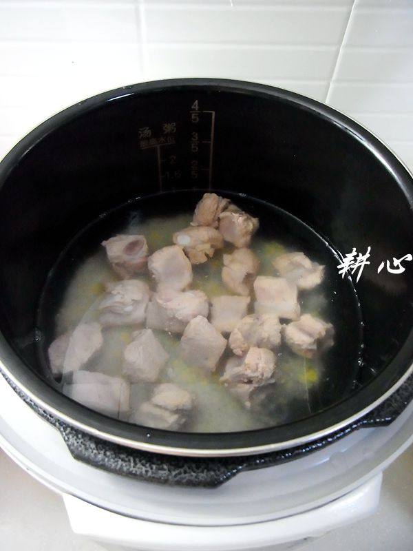 鲜鱿排骨粥步骤5