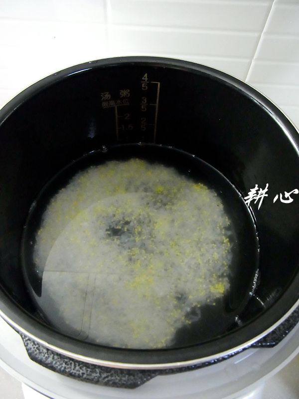 鲜鱿排骨粥步骤4