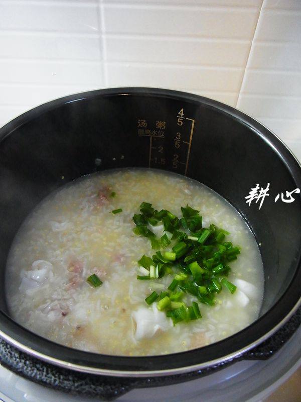 鲜鱿排骨粥步骤13