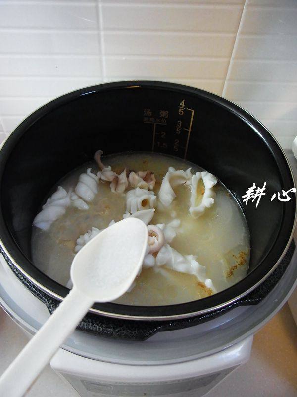 鲜鱿排骨粥步骤12