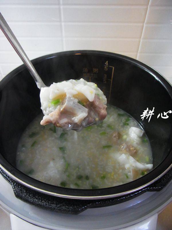 鲜鱿排骨粥步骤14