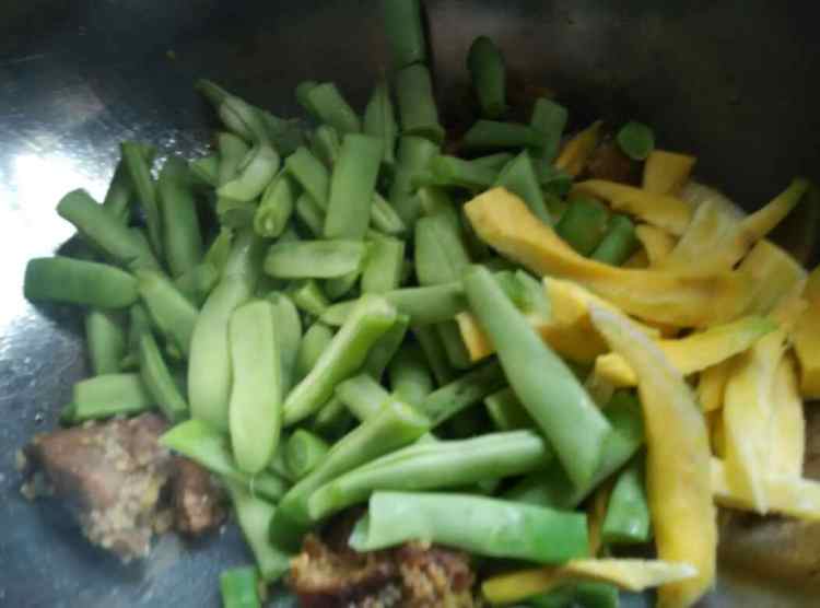 排骨焖豆角步骤7