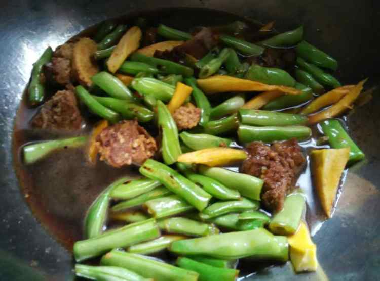 排骨焖豆角步骤9