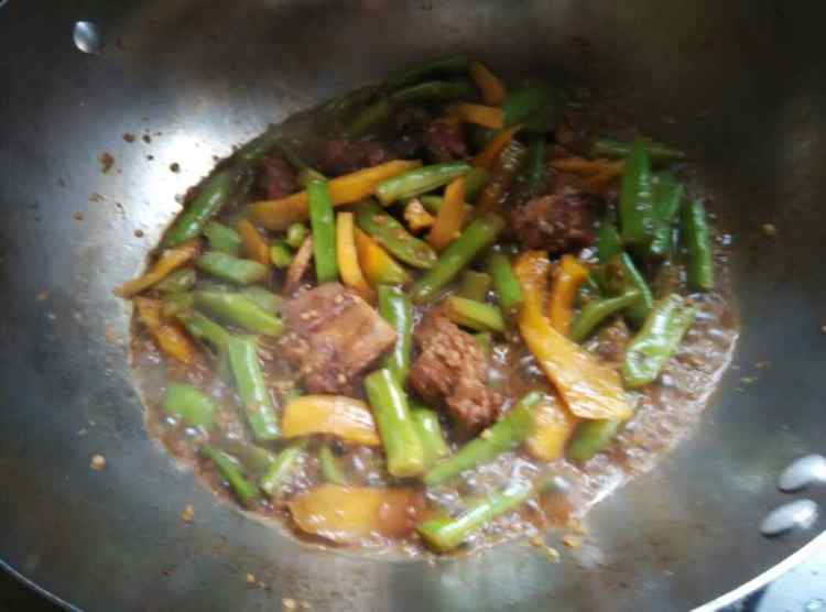排骨焖豆角步骤11