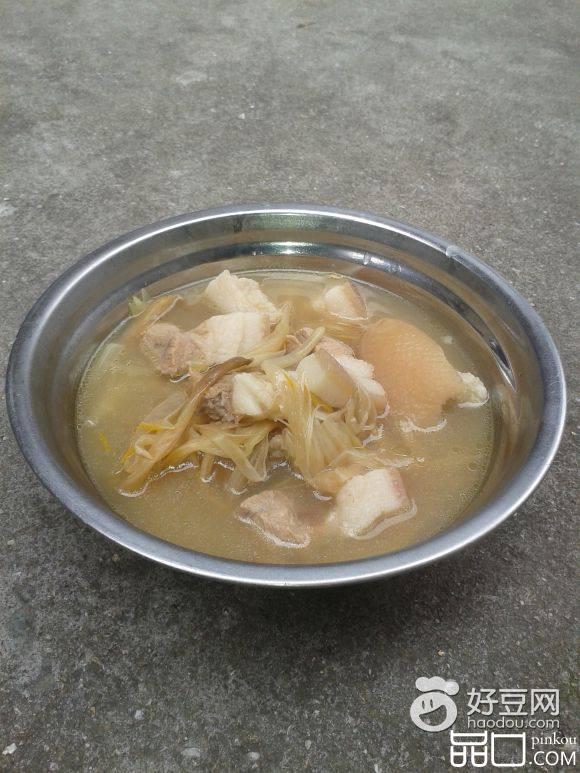 黄花菜炖猪蹄
