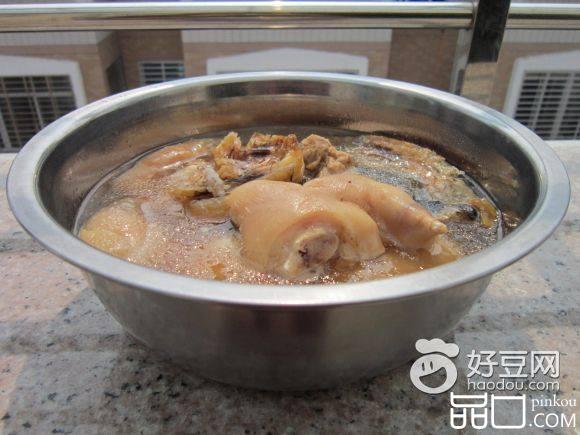 猪蹄炖河豚鱼