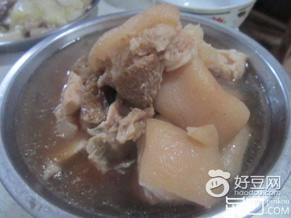 猪蹄炖鱿鱼河豚肉