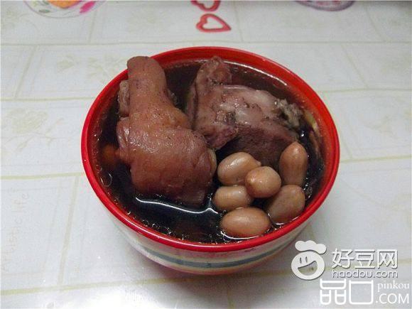 黑豆花生煲猪蹄