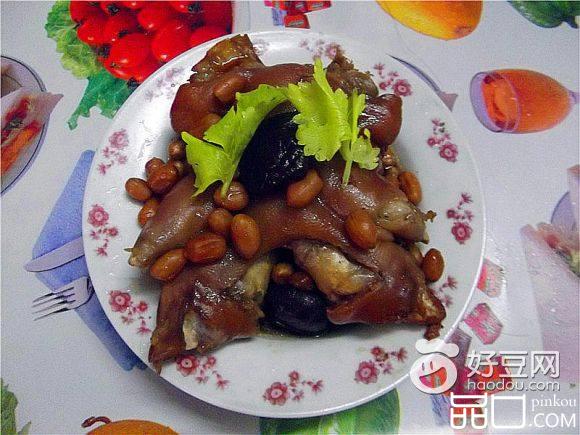 花生冬菇焖猪蹄