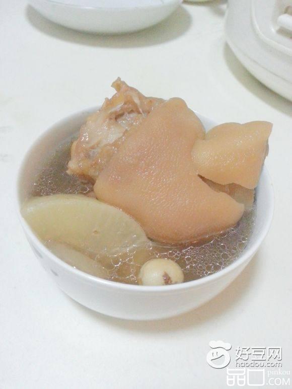 莲子白萝卜猪蹄汤