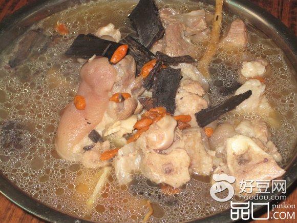 滋补猪蹄汤