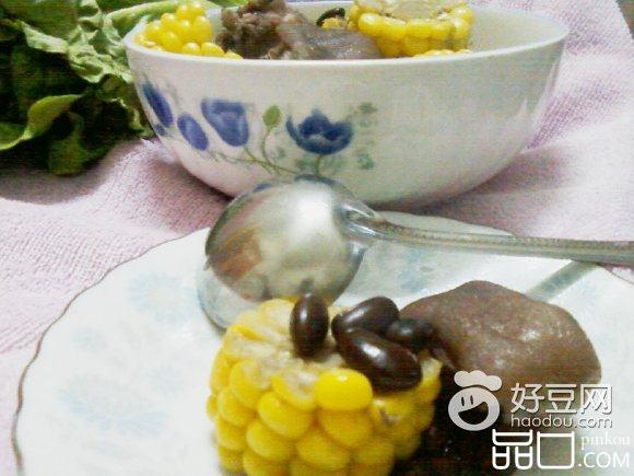 黑豆玉米炖猪蹄
