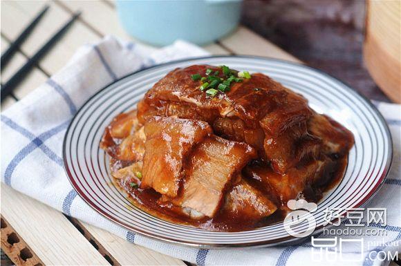 扣肉芋头煲