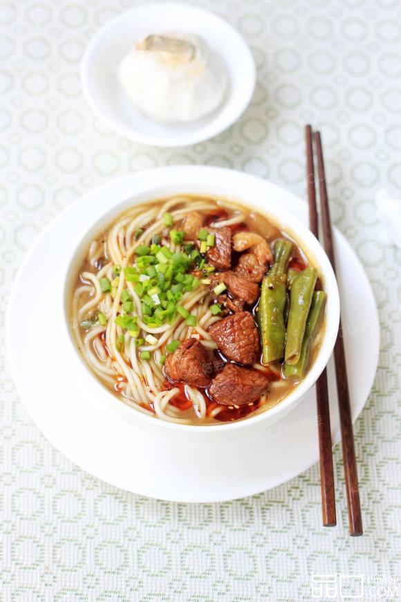 红烧肉豆角面