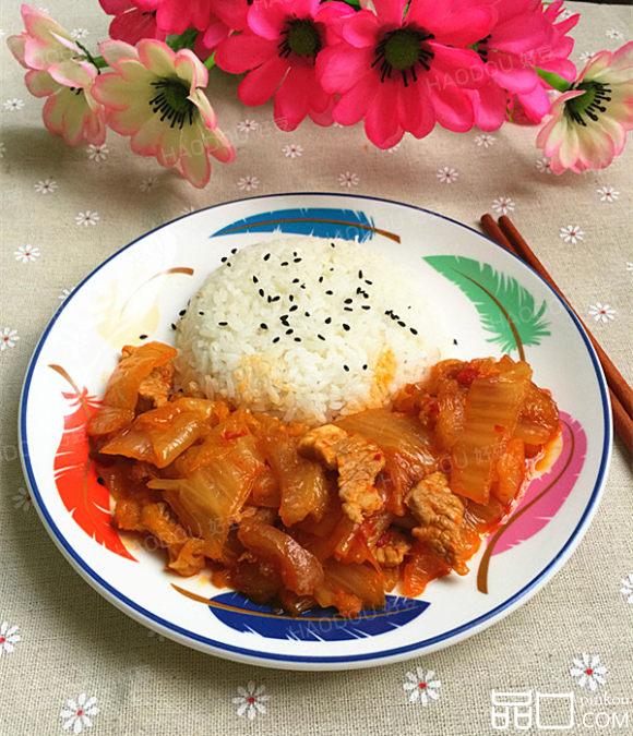 五花肉炒辣白菜盖饭