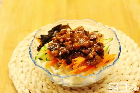 香菇五花肉炸酱面