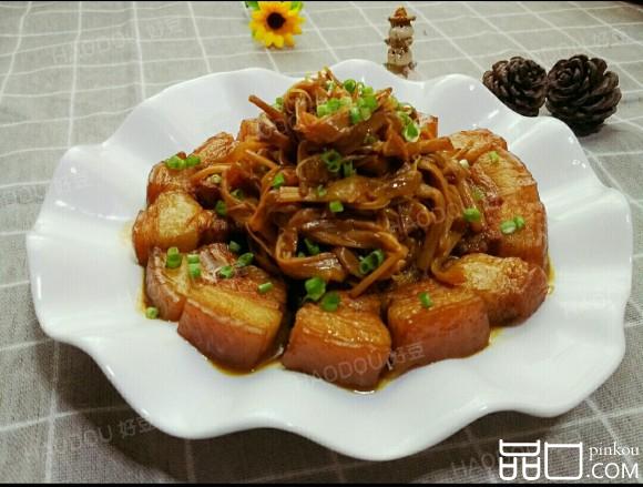五花肉炖黄花菜