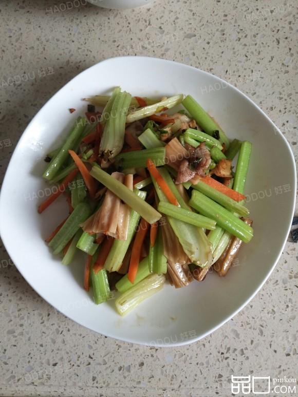 芹菜腐竹炒肉