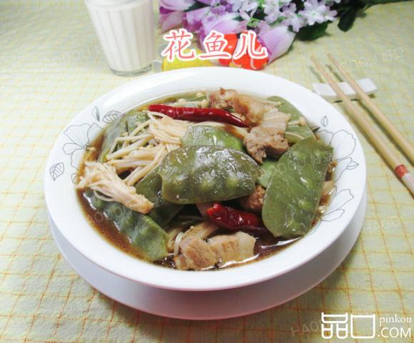 五花肉金针菇炖扁豆