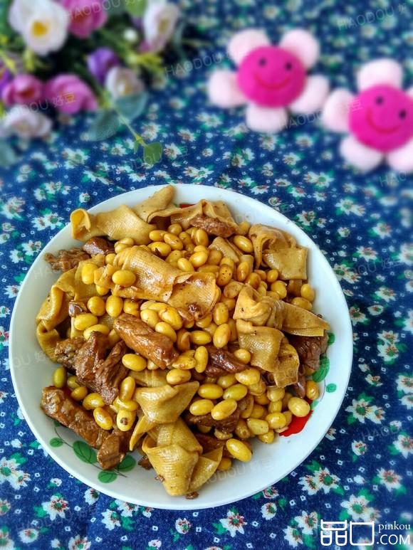 五花肉炖黄豆