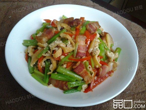 五花肉油豆腐炒芹菜