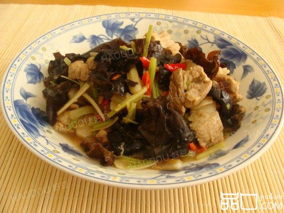 香芹木耳炒五花肉