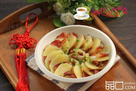 土豆蒸腊肉
