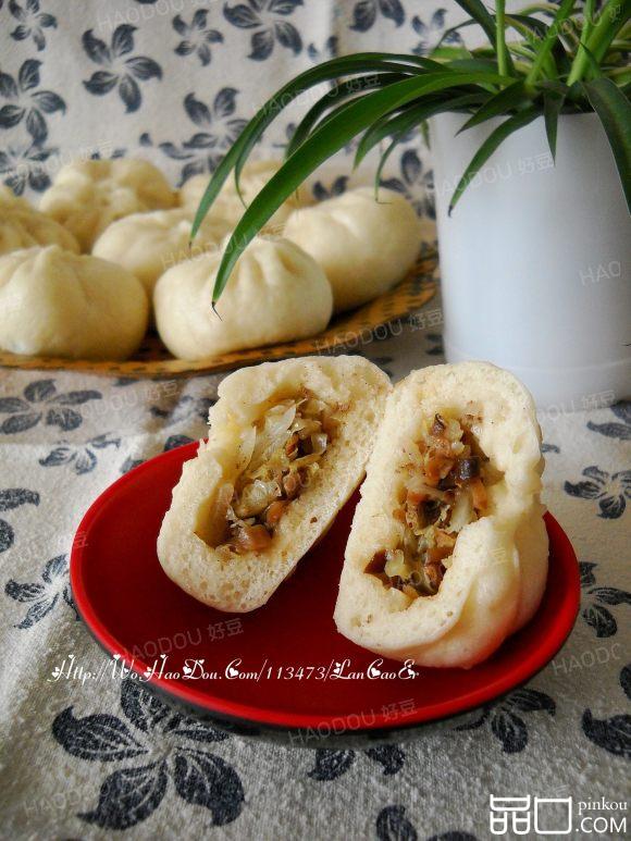 香菇圆白菜腊肉包子