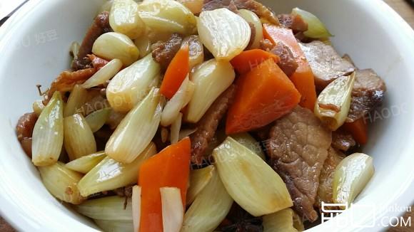 腊肉焖红葱头