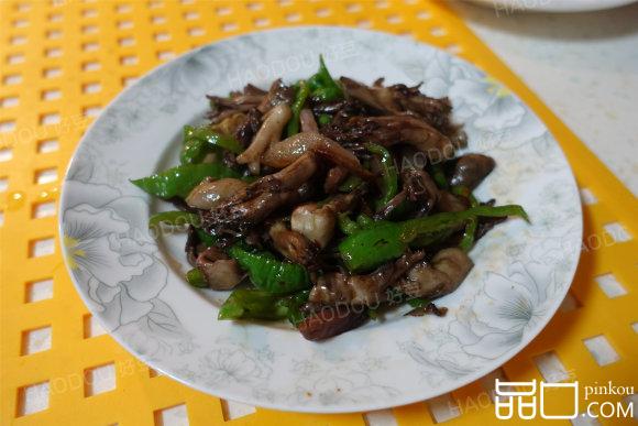 腊肉炒珊瑚菌