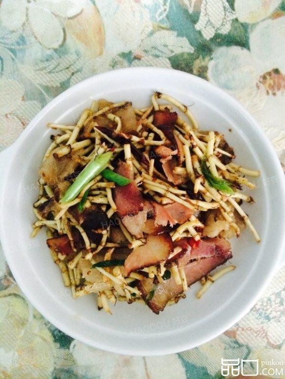 折耳根炒腊肉
