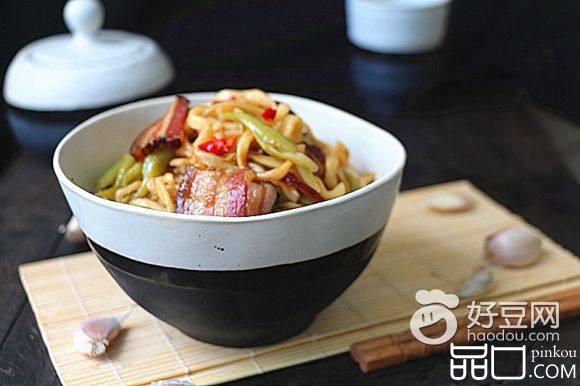 腊肉豆角焖面