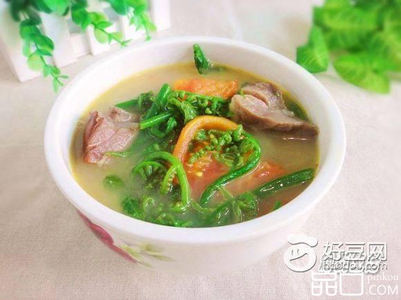 腊肉番茄煮水蕨