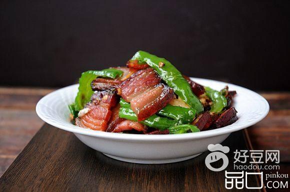 【手工美食】青椒炒腊