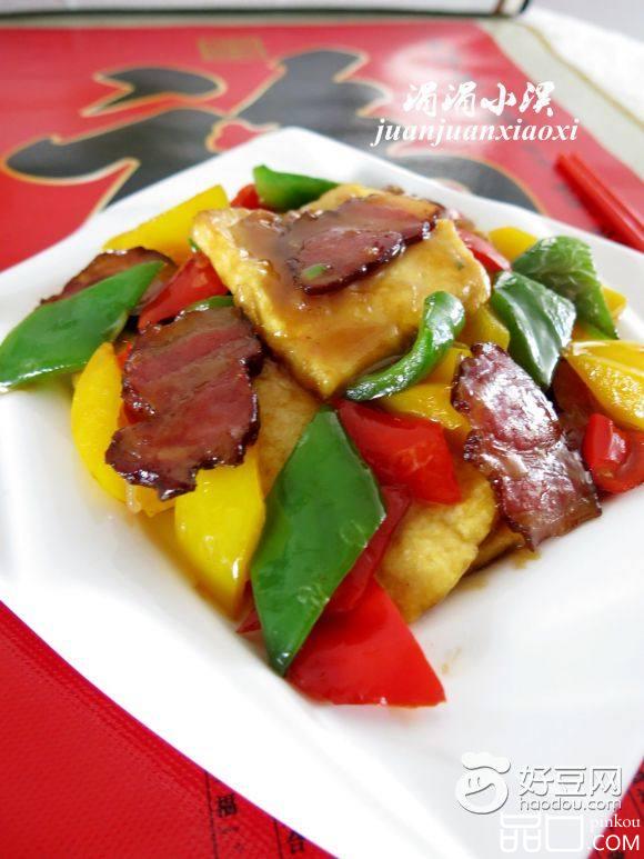 腊肉彩椒煎豆腐