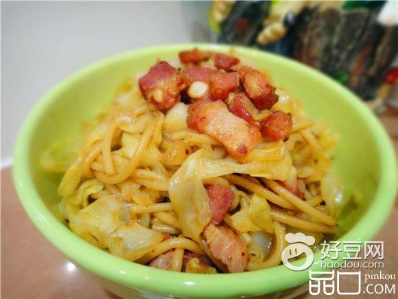 腊肉炒全麦面
