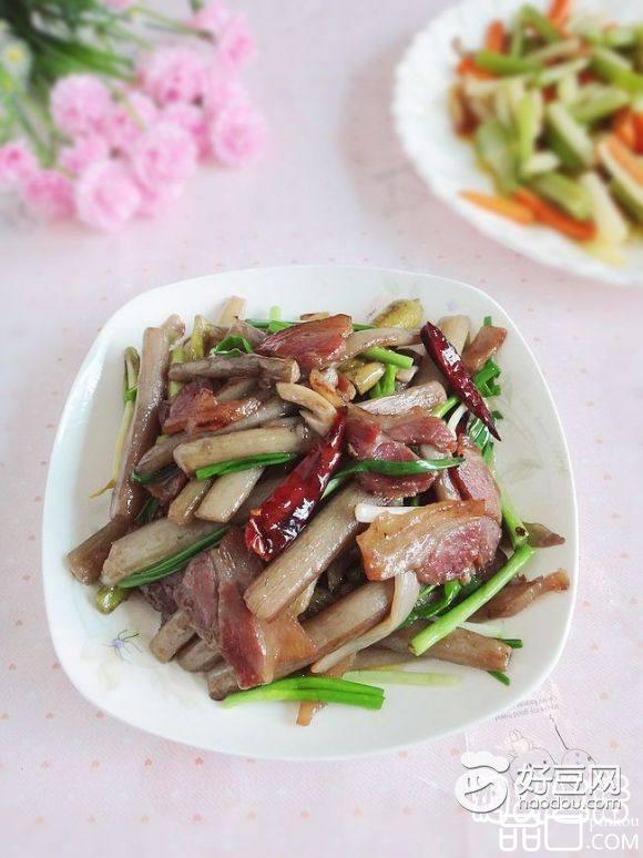 腊肉炒芋头花
