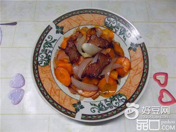 胡萝卜洋葱炒腊肉