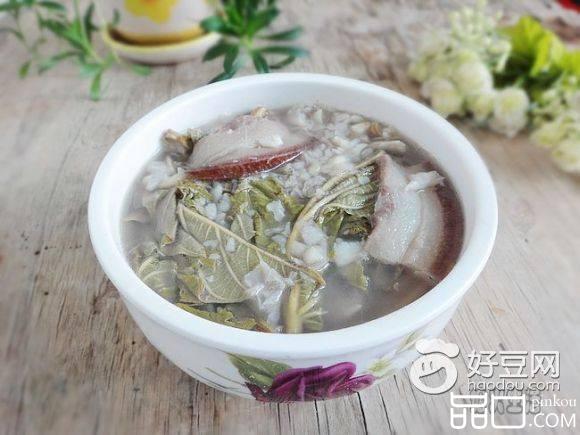 腊肉蚕豆煮象耳叶