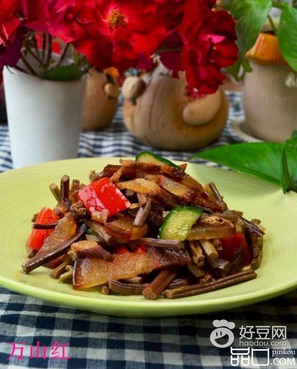 腊肉炒蕨菜