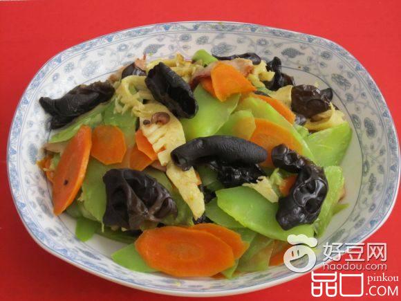 胡萝卜双笋炒腊肉